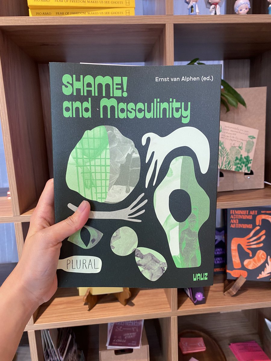 หนังสือเซ็ต plural ของสนพ Valiz  

intersectional feminist/queer art &amp; design สนพ.นี้การันตีความพีคทุกเล่ม เอาเข้ามาน้อยมาก ๆ ค่ะ (เพราะเจ้าของร้านอยากได้เอง… ) ใครสนใจสั่งทางออนไลน์ได้นะคะ  

ราคาสองเล่มแรก 1450.- เล่มสุดท้าย 1250.-  

dm มาขอรูปเพิ่มเติมได้ค่า