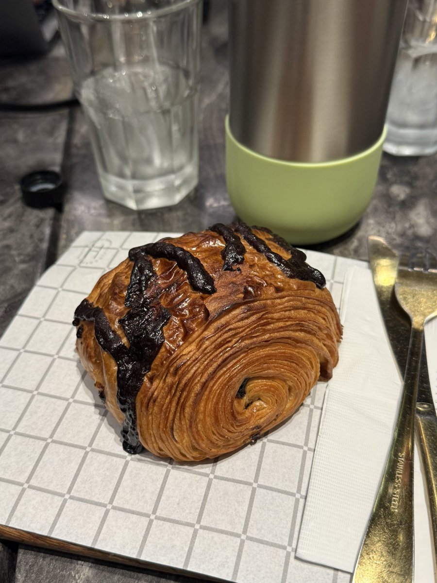 jeonghaniyoons's tweet image. I was also in H proper last night (ayala triangle ver) #TWIN!