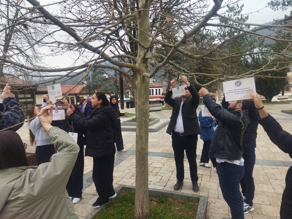 taraklimem's tweet photo. Hayat Boyu Öğrenme Ağacı Projesi Kapsamında Şube Müdürümüz Özkan İNCE ve Çok Programlı Anadolu Lisesi öğrencilerinin katılımıyla 18-24 Mart Yaşlılar Haftası Etkinliği Gerçekleştirildi.

@tcmeb 
@Yusuf__Tekin 
@dogan_rahmi 
@sakaryamem 
@coskunbakirtas 
@kivci_ahmet https://t.co/hehDIAdpZh