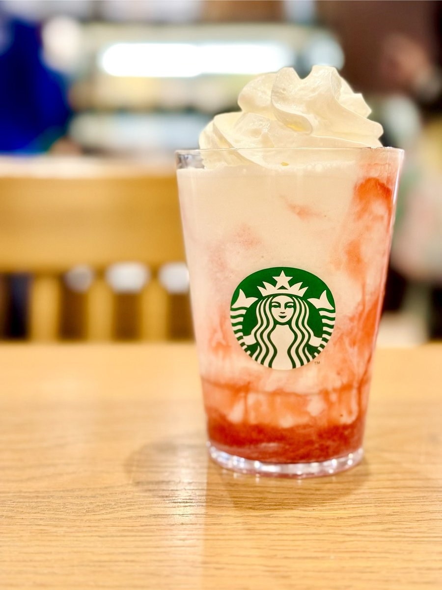 umeko69's tweet photo. スタバのいちご🍓
先行販売で飲んできた♫

今日はストロベリーフラペチーノ🥤♥️
明日からのいちごのソルベティーとタルトも楽しみ⑅*.♡ https://t.co/JbKnp55gIf