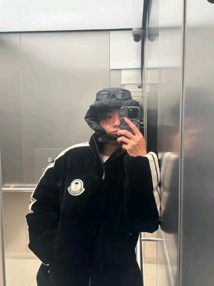 cry ˙⋆✮ / new 📌 tweet media