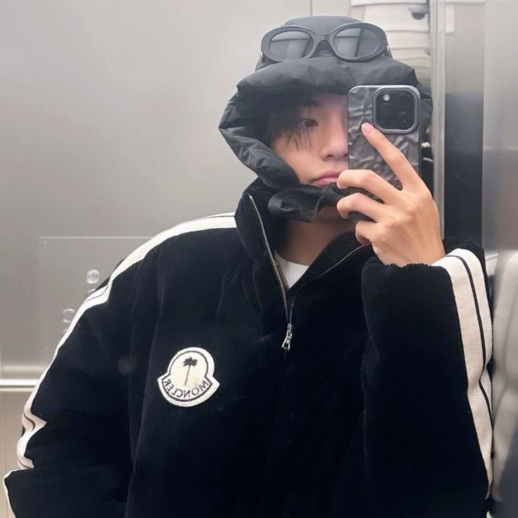 cry ˙⋆✮ / new 📌 tweet media