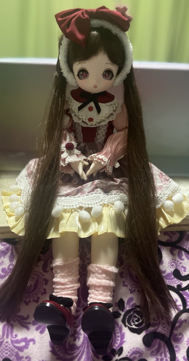 Yaniusa__'s tweet photo. 我が家に新しい娘 アニーちゃんがやって来ました❤︎
お姉ちゃんのテンシちゃんは1/6サイズなので、
1/4サイズの子をお迎えしたのは初めて❣️
扱いに慣れていないママでごめんなぁ꒰ᐡඉ  ඉ꒱
テンシちゃんのヘアケアもしてあげたいと思っていたので、来月はヘアミストも買うなどします😌 https://t.co/hDZLQecwIL