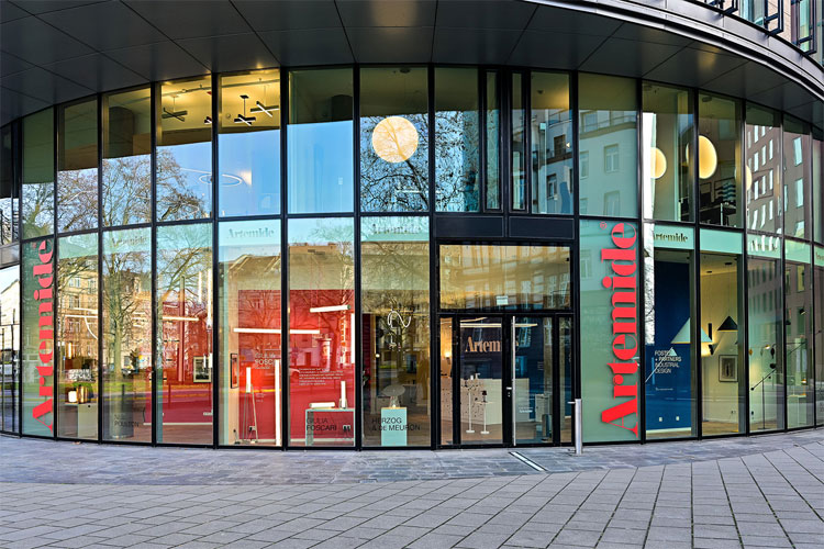 on-light tweet media