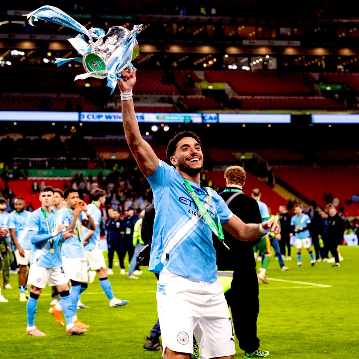 Suka Bahas Bola tweet media