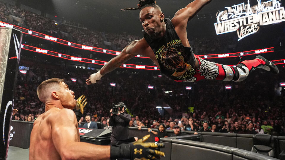 WWEItalia's tweet image. La Road to #WrestleMania entra nel vivo: @WWERomanReigns e @CMPunk si scontrano, Brock Lesnar e @Obaofwwe faccia a faccia… e molto altro a #WWERaw! Scopri i risultati 👉 tinyurl.com/6e7ja8bt

Rivivi le emozioni dello show on demand su @discoveryplusIT! #DiscoveryPlus