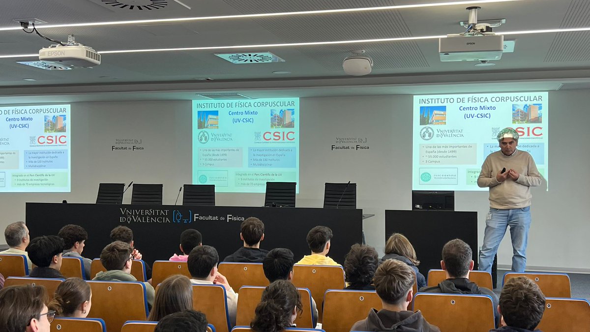 IFICorpuscular's tweet image. 📸 | Primera #masterclass internacional dedicada al experimento KM3NeT, centrado en la detección de neutrinos en las profundidades del mar Mediterráneo. 

Nos lo pasamos genial y pudimos analizar datos para tratar de identificar neutrinos procedentes de fuentes astrofísicas.  🔭