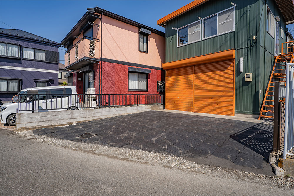 【相模原市中央区 賃貸戸建ガレージハウス】

『愛車と向き合い、共に暮らす』

■整備にも適した並列2台ガレージ
■足車や来客に重宝する屋外スペース
■国道129号 1.0km/相模原愛川IC 5.2km

Location：神奈川県相模原市中央区田名

tokyo-garage.jp/rent/sagamihar…