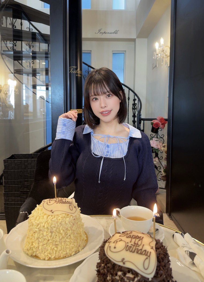 0308_tina's tweet photo. 👇盛れるカフェの条件

・窓が大きい、真正面から光が当たる
・自分の真上に照明がないor気にならないくらい自然光が入る
・奥行きがある画が撮れる
・無機質系より装飾多い方が素人でもいい感じに撮れる

今日のカフェはちょうど後ろに他の人の席もなくて神だった😭👏 https://t.co/ejJ9Lgq6sm