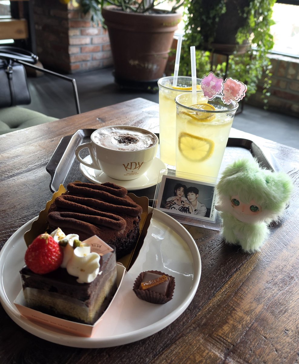 𝚢𝚞𝚗 tweet media