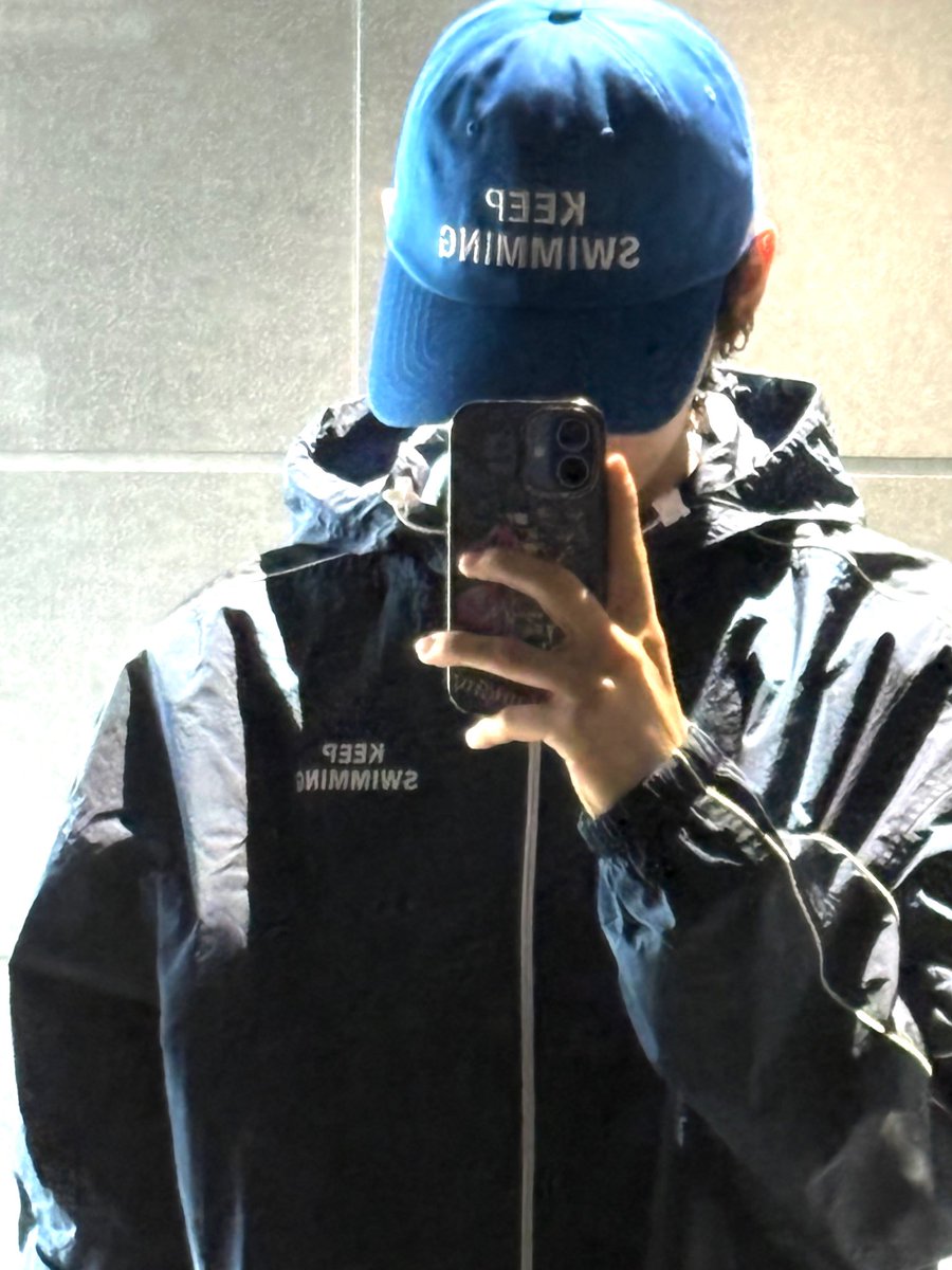 myungfourz's tweet photo. 2/6 !!!! taesan posted a selca of him wearing the jacket too MY FAMILY 🥹🥹🥹 https://t.co/upHns9QCiU