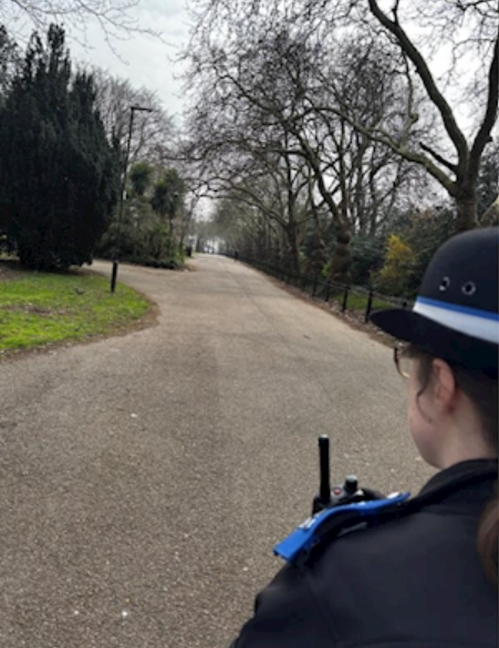 MPSBarkDag's tweet photo. Patrols in Barking Park |
Our Safer Neighbourhood Teams have been carrying out regular patrols in Barking Park, engaging with the community, tackling ASB and helping keep the area safe. Come and speak to us when you see us if you have any concerns. https://t.co/EfESb4EXUU