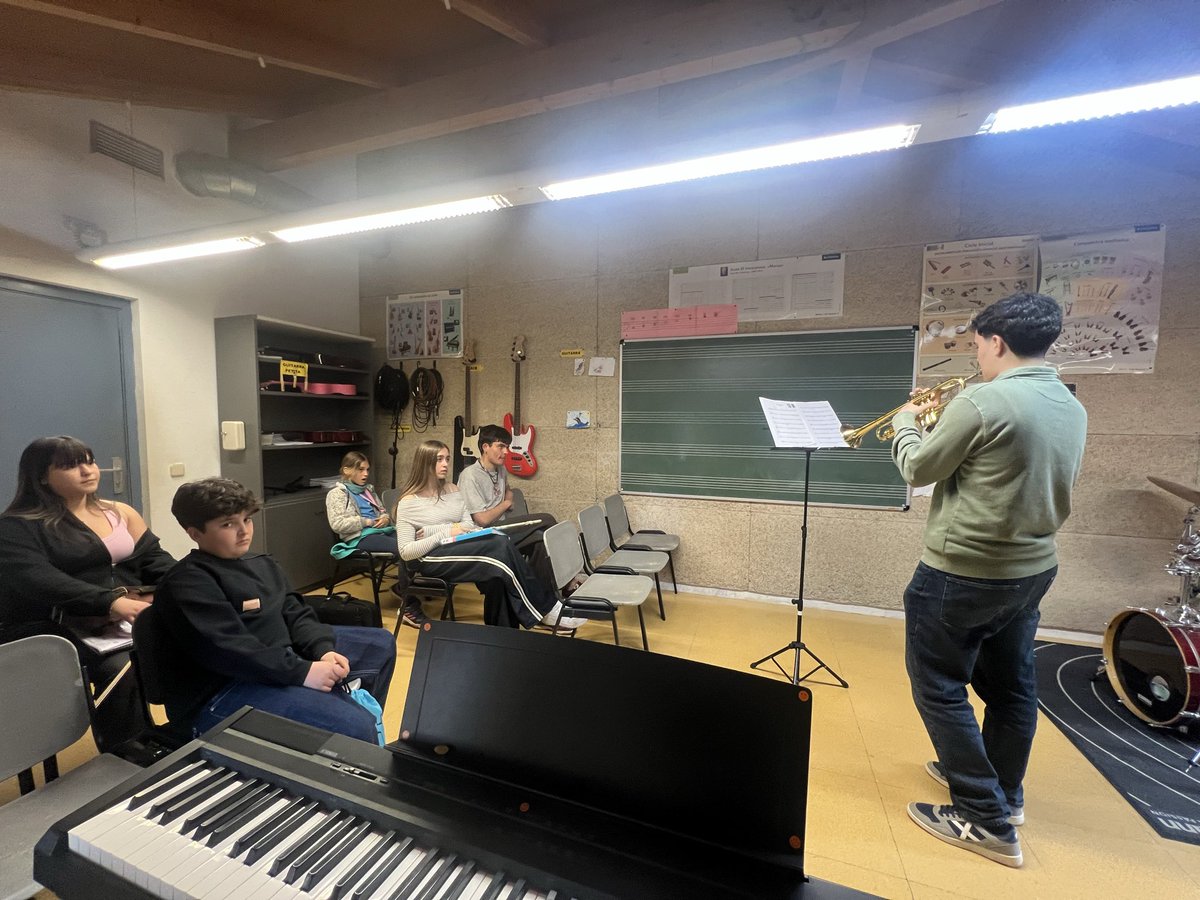 Aquesta setmana hem començat una activitat que ens encanta! Toquem i ens escoltem entre nosaltres. És molt enriquidor i ens fa créixer encara més en tot aquest procés d’aprenentatge.

#americanlakemusic #Audicions #Escoltar #Aprendre #Créixer