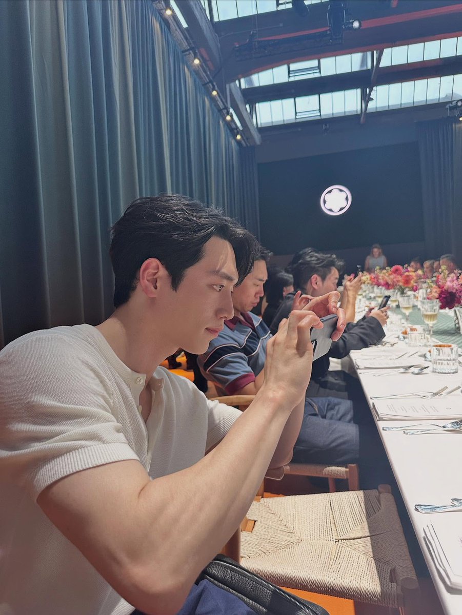 예하 tweet media