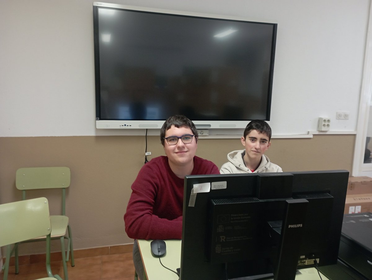 mcrubiob's tweet photo. ¡Imparables! 🥇 Nuestros alumnos de 3º ESO lo han vuelto a hacer: victoria en la final provincial de #EntreRedes por tercer año consecutivo.

¡Enhorabuena a los dos cracks que dieron la cara hoy y a sus compañeros que apoyan desde Francia! 🇫🇷
Próximo reto: ¡La Autonómica! https://t.co/WgG8zPGyXZ