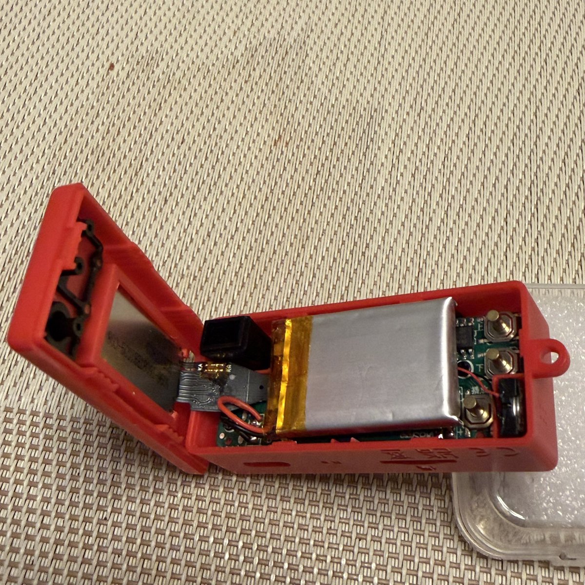 HisBowtieCamera's tweet image. 壊れてたコダックチャルメラ（チャーメラ）用にアリエクで0.96インチ液晶買ってみました。
適当に買いましたがサイズはOKでとりあえず動きました。モニターの色味はおかしい気がします。ま、モニターの役目はします。
#KODAK #Chermera