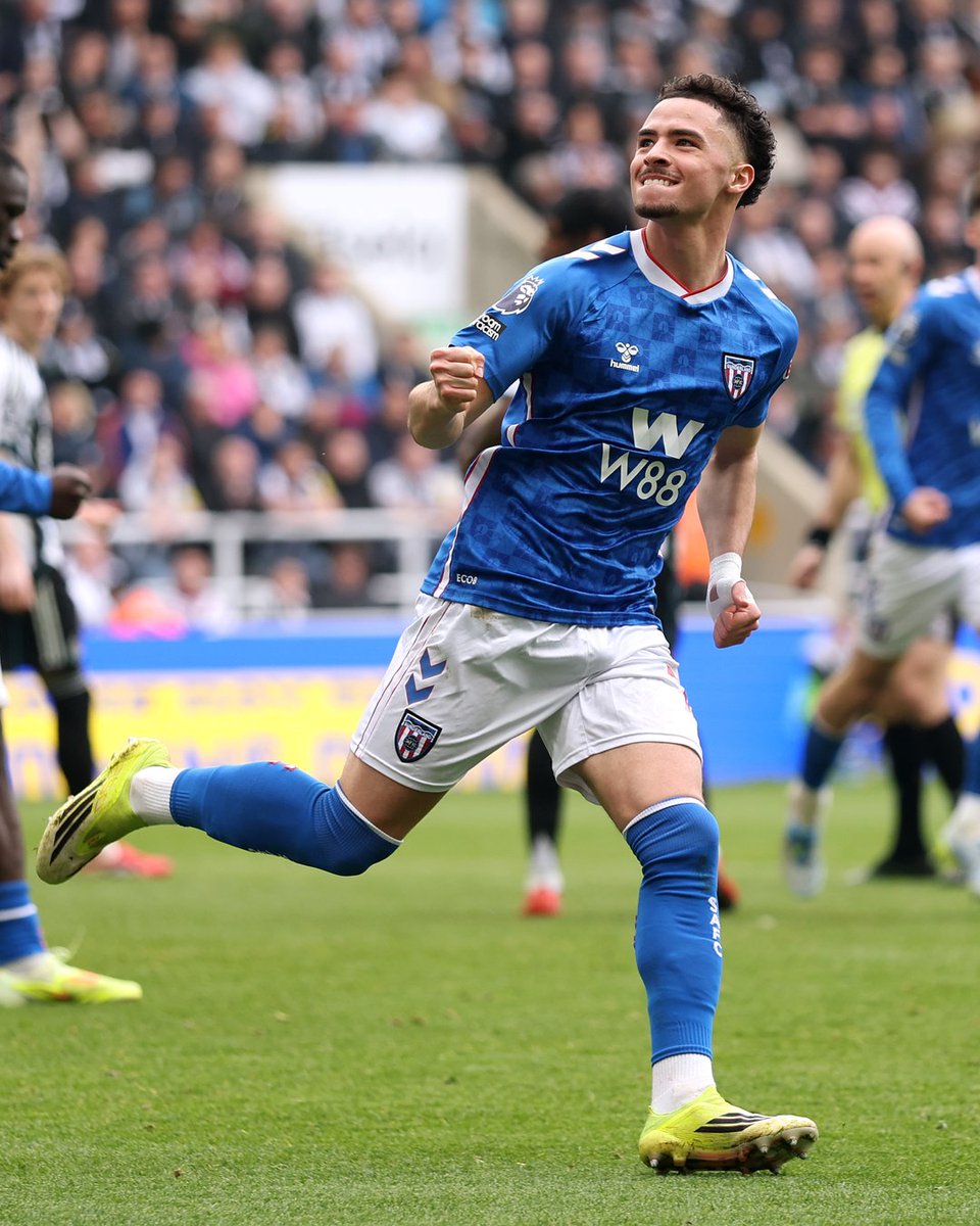 ᴄᴏʟ ͡° ͜ʖ ͡°🫥 tweet media