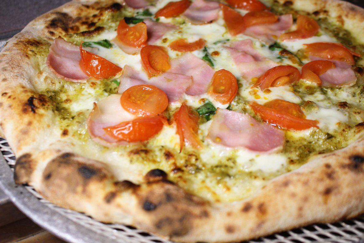 PizzaBarNAPOLI's tweet photo. 今夜のオススメピッツァはジェノヴェーゼ🍃

営業時間 18:00-23:00

Tel.0172403393
　　　  
定休日　水曜日

※生地が無くなり次第閉店致します。

#ピッツァバーナポリ #pizza #青森 #弘前 #鍛冶町 #学割 #ピッツァ #ナポリ #napoli #ピザ 
#テイクアウト #デリバリー #ubereats https://t.co/2AGCqZxIY9