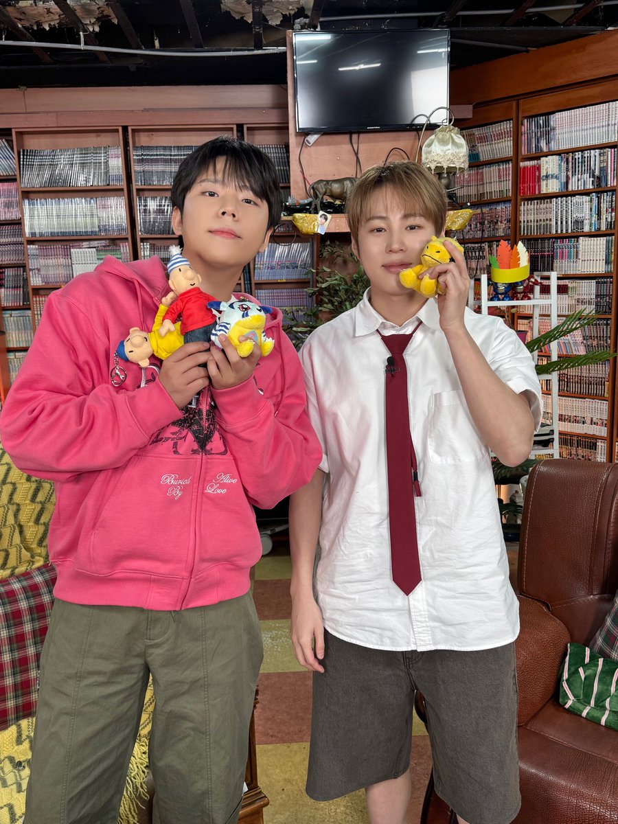 노래방 옆 만화방 tweet media