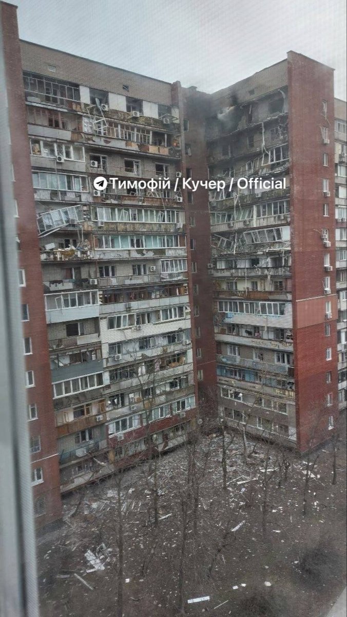 M: аr:a tweet media