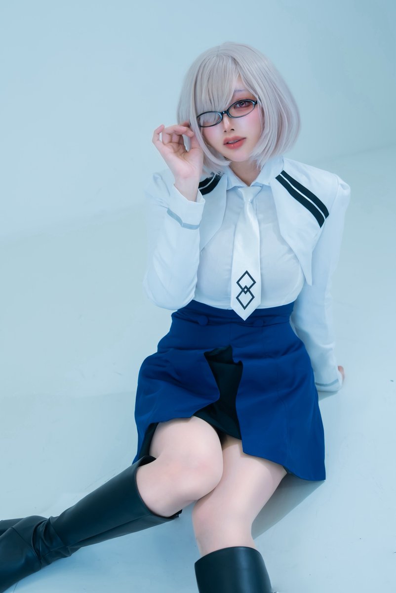 komacos_s2's tweet photo. カルデアの廊下を焦って走ってたら
角でぶつかっちゃう王道ラブコメ展開
マシュならぜっっっったい悪くないのに
謝ってくれるんですよね...😌
(唐突な妄想劇を披露しています)
📸：@COM2741 https://t.co/czbH2fPafz