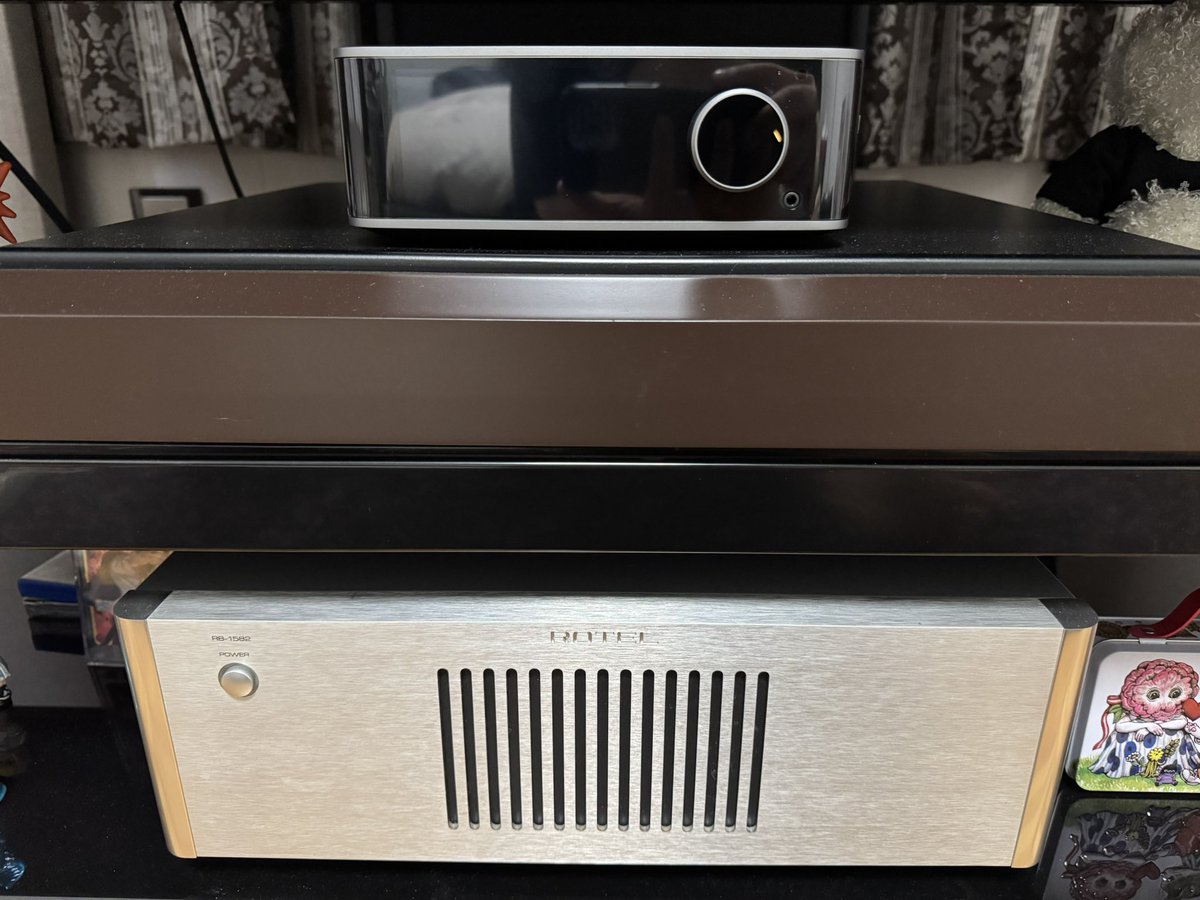 _SNRI_'s tweet photo. MANUFAKTUR Ellipse II 
WiiM Ultra
ROTEL RB-1582
久々ののーひん
使い勝手が良い中庸な音を狙った組み合わせ
奇抜な見た目だけどまぁ音が良い https://t.co/9pWucbNuNr