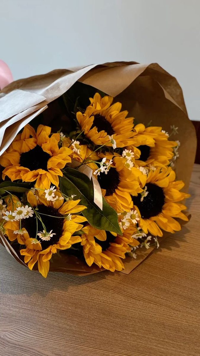 sunflowerchives's tweet photo. My favorite kind of delivery. https://t.co/n9B0yyH99o