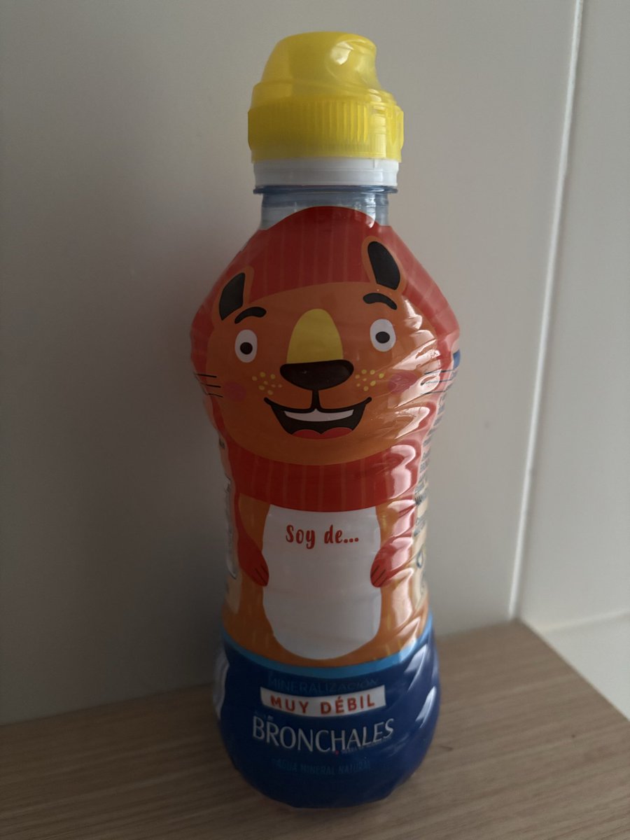 srcentauro's tweet photo. Le acabo de comprar a mi sobrino esta botella de agua de Mercadona por 0,40 céntimos y me han regalado 50€ 🤯

Lo mejor es que tú también lo puedes hacer 👀 https://t.co/tWpB6jTAzQ
