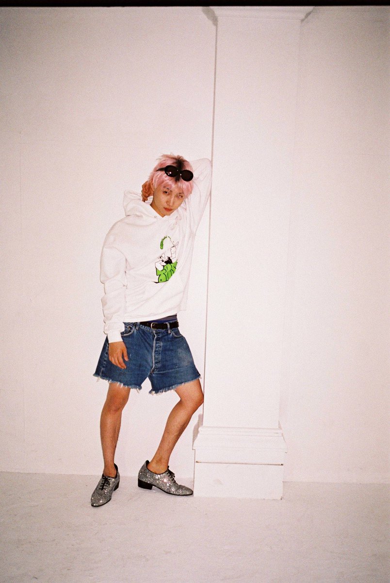 pangphoon's tweet photo. Pink hair since 2016
@jaybnow_hr once upon a time 😁
#JAYB #제이비 https://t.co/8HFubW6CAz