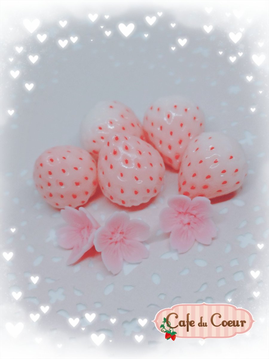 🍓白苺と桜🌸
ヘタはこれから付けます🌿