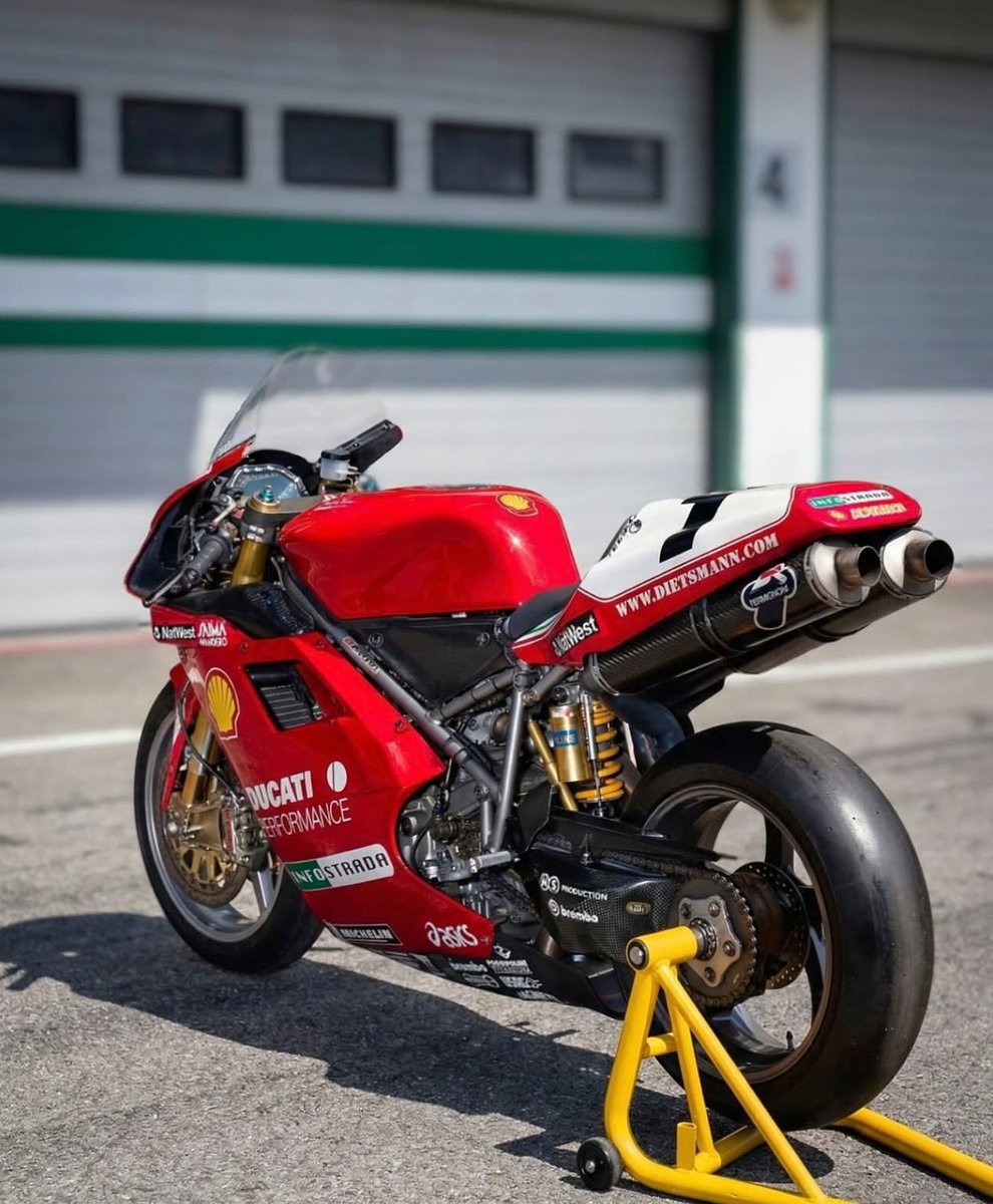 RoXie 🐱💄 tweet media