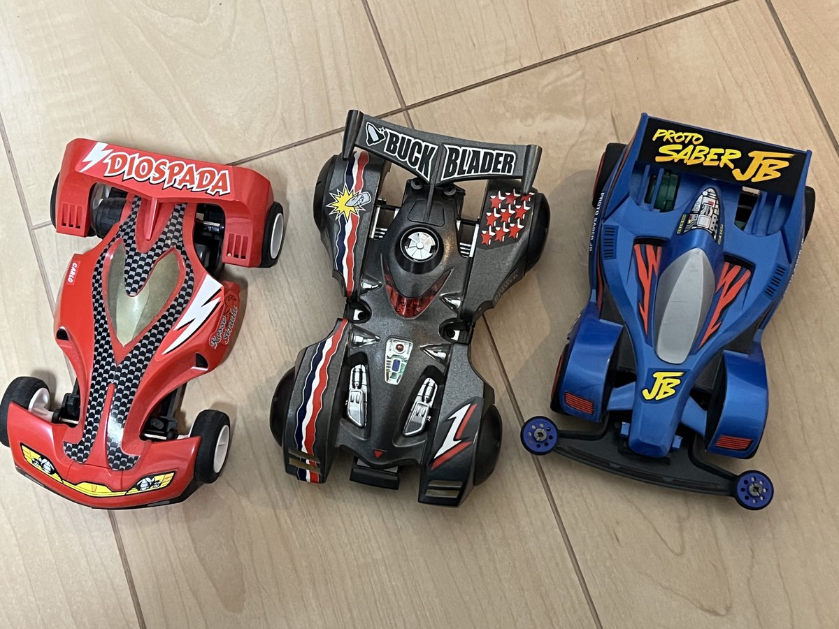 tsu_nb's tweet photo. 特に好きなのはこの3台です☺️
あえて順位をつけるならバックブレーダー、プロトセイバーJB、ディオスパーダの順になるけ
どビークスパイダーもトライダガーXもサイクロンマグナムも他にもたくさん全部大事に飾ってます☺️
#ミニ四駆の日 https://t.co/5itwMOfi8x