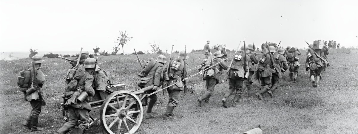 wagn36507's tweet image. Vor  106 Jahren: Alles auf eine Karte! 🃏
 
Mit der #Ludendorff-Offensive  startet Deutschland am 21. März 1918 den letzten Versuch, den #WWI zu  gewinnen, bevor die US-Truppen die Front überrollen.

Trotz tiefer  Vorstöße bricht die Offensive entkräftet zusammen. 
 ✠⬛️⬜️🟥