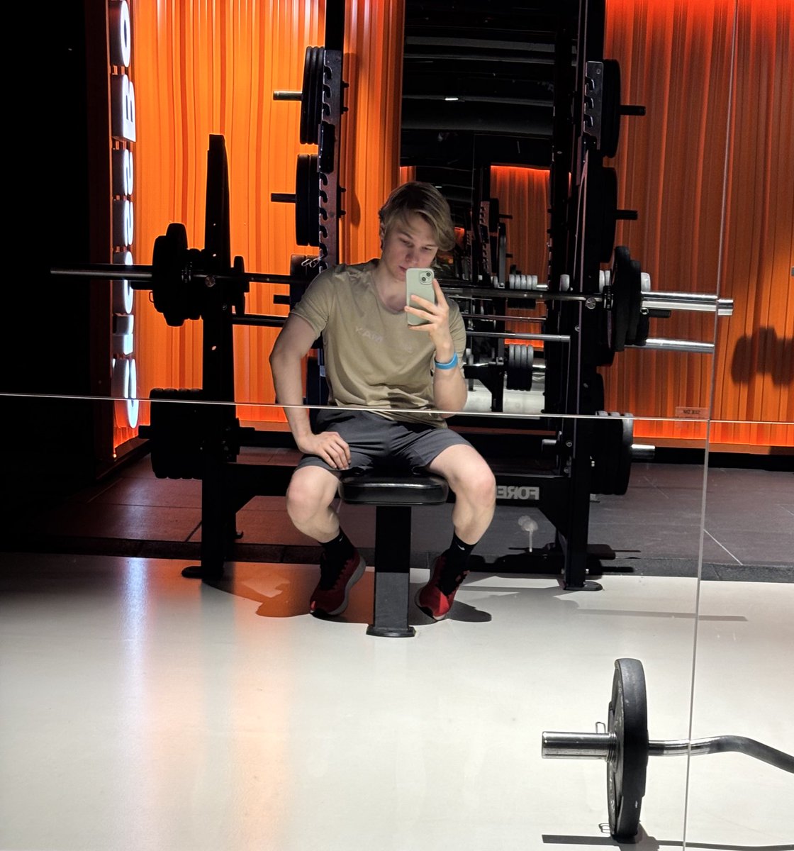 MikhailKA tweet media