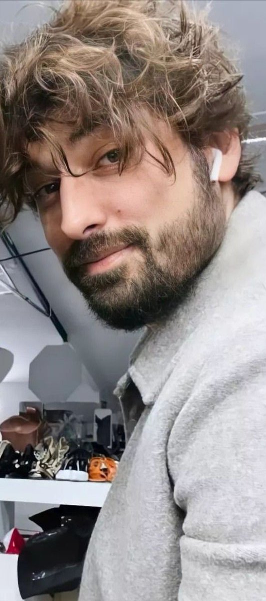 صِبُآح آلخِيࢪ 
أحياناً تخسر الأشياء ...
لأنك حافظت عليها أكثر مما ينبغي..🩶🌿🤍

◾من فضلكم التصويت الى الب عبر الروابط
 الثلاث👇🏻

#AlpNavruz