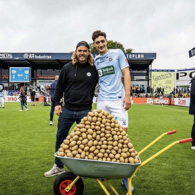 Out Of Context Football tweet media