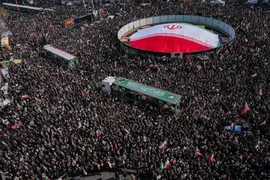 خطاب به اون احمق های کودک کش تصمیم‌گیری بدون شناخت مردم، ناقص است...
#لبیک_یا_خامنه_ای
 #ایران_غیور