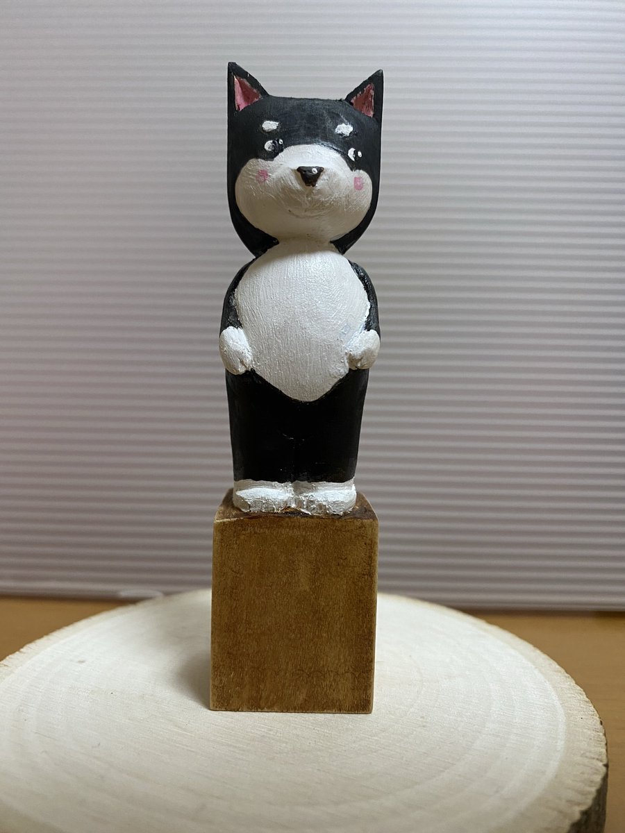 mdOB1xpZieO5i7t's tweet image. 今度は、シュール柴犬ちゃんも挑戦してみました🐶
『何故か？左が気になるシュール柴』です💕🐶

＃柴犬　＃シュール　＃木彫り