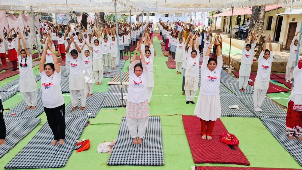 Usha Play tweet media