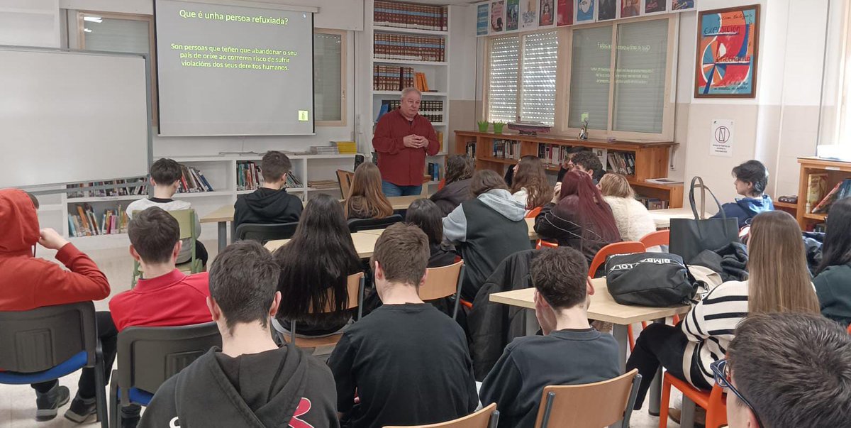 Amnistia_Vigo's tweet photo. 🏫Charla sobre persoas refuxiadas con alumnado de FP Básica do IES Xohan Carballeira de Bueu co noso compa Ramón.
A #Educación en #DDHH é clave para formar unha cidadanía crítica.
#Asilo #Refuxio #Migración #RededeEscolaspolosDDHH https://t.co/IaPj3ZLdH2
