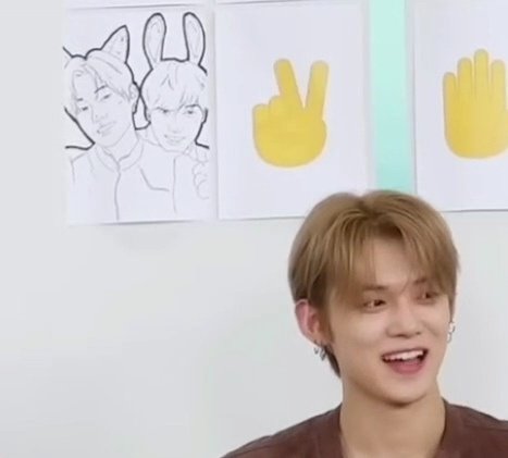 hourly yeonbin tweet media