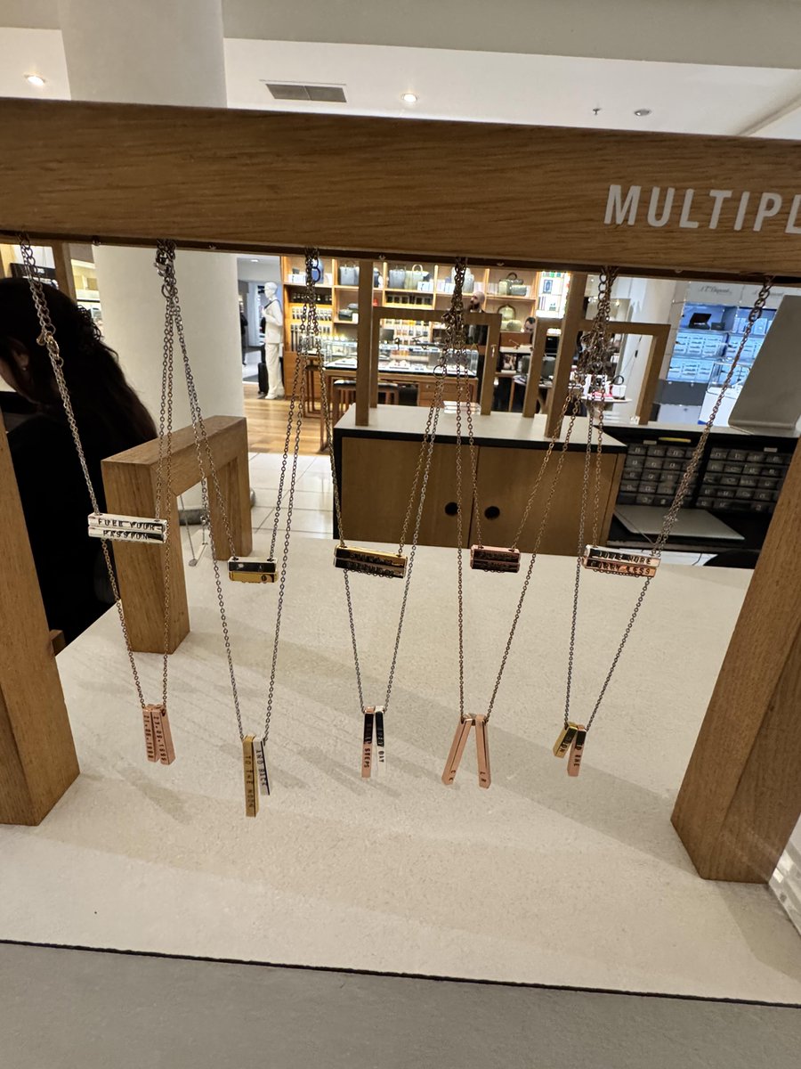 WantDis_CAke's tweet photo. My assistant and I spent the whole day shopping today, and we finally managed to find it. I wonder if you’ll like it as much as I do.🤣😂👋 https://t.co/eB8dPF1J9v