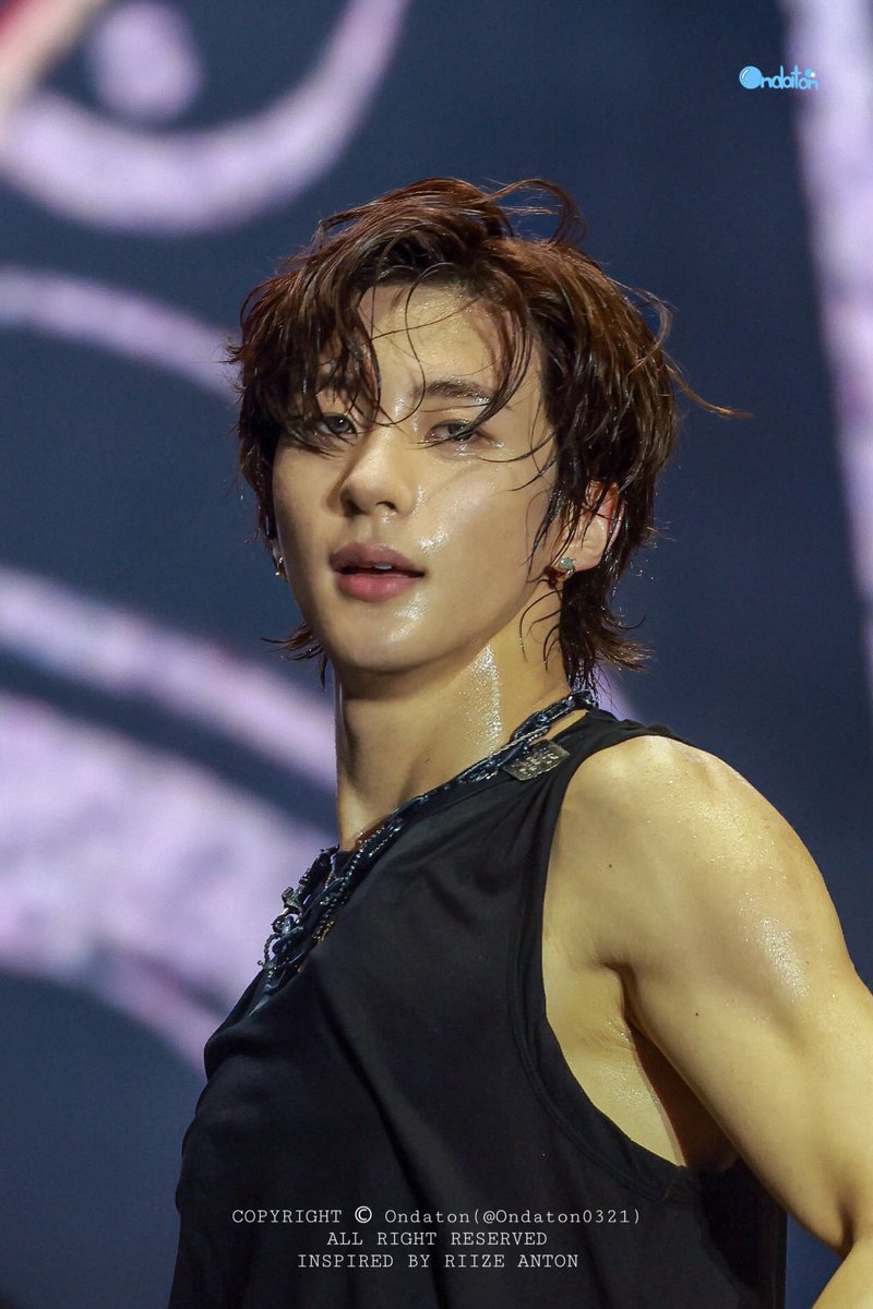 genuinely not even being biased but this is the hottest man alive