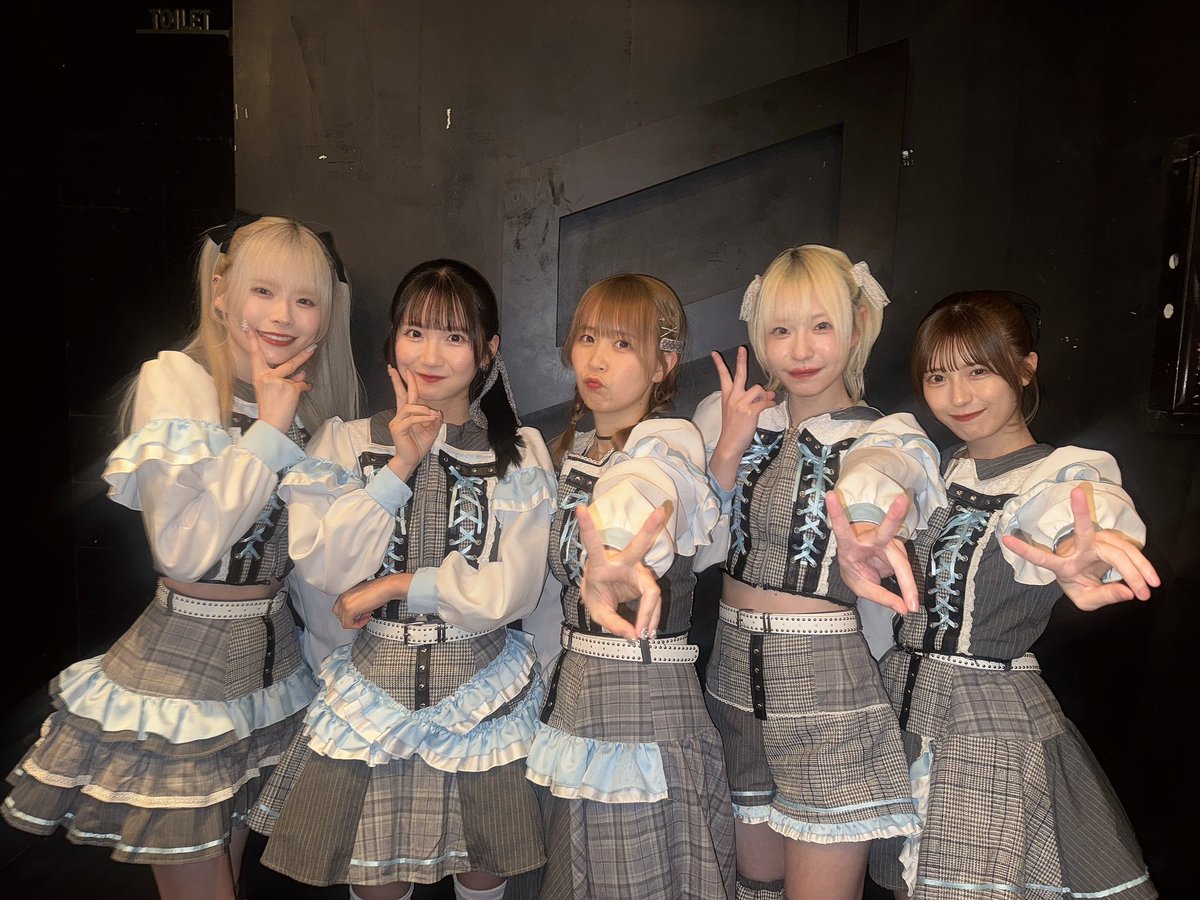 Malcolm Mask McLaren tweet media