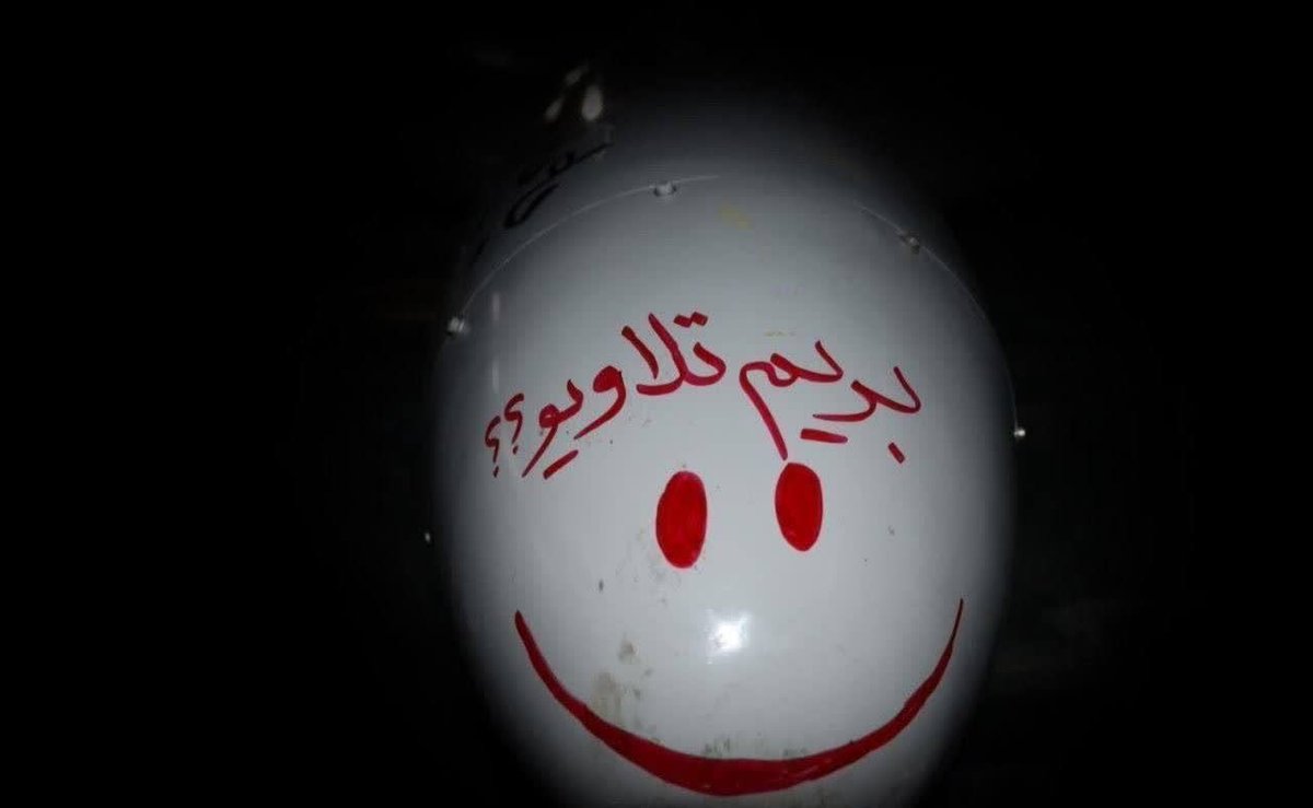 کی گفته ما با آمریکا‌یی‌ها ارتباط نداریم؟! همین الان سید مجید موسوی داره تو دهن آمریکایی‌ها میزنه :)))
#پیروزی_وعده_صادق
#تا_پای_جان_برای_ایران