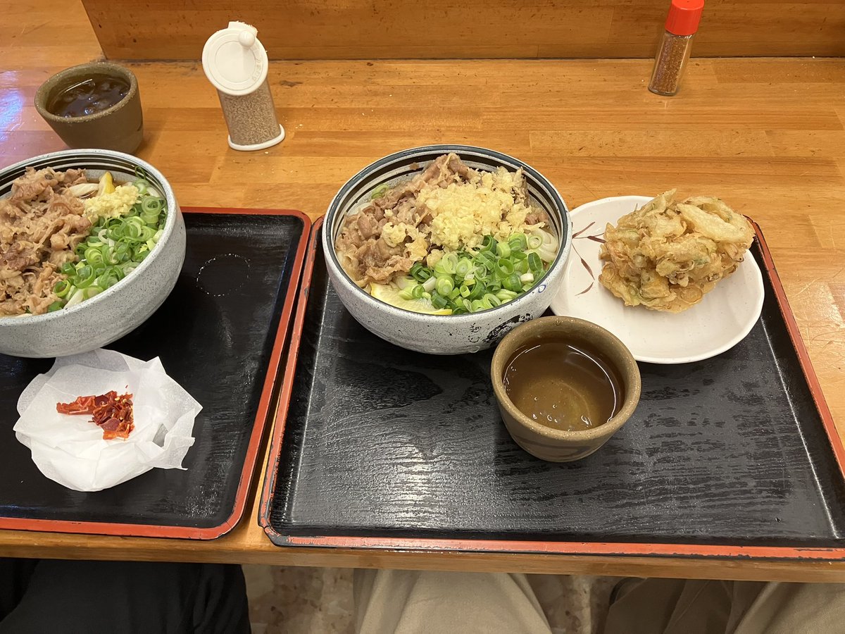 24hCaster's tweet photo. 久しぶりに綿谷で肉ぶっかけ小を食す^_^近頃は激務過ぎて週一休みも家から出れませんorz https://t.co/2BI09CHXhv