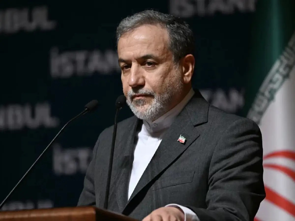 MarioNawfal's tweet photo. 🇮🇷🇺🇸 Iran’s Foreign Minister Araghchi told U.S. envoy Steve Witkoff that talks are approved from the top.

According to Israeli outled Yedioth he said Supreme Leader Mojtaba Khamenei has given the green light for negotiations and even a possible deal.

Publicly it is no talks, but behind the scenes, something might already be moving.

Source: @AlArabiya_Eng,  Yedioth Ahronoth