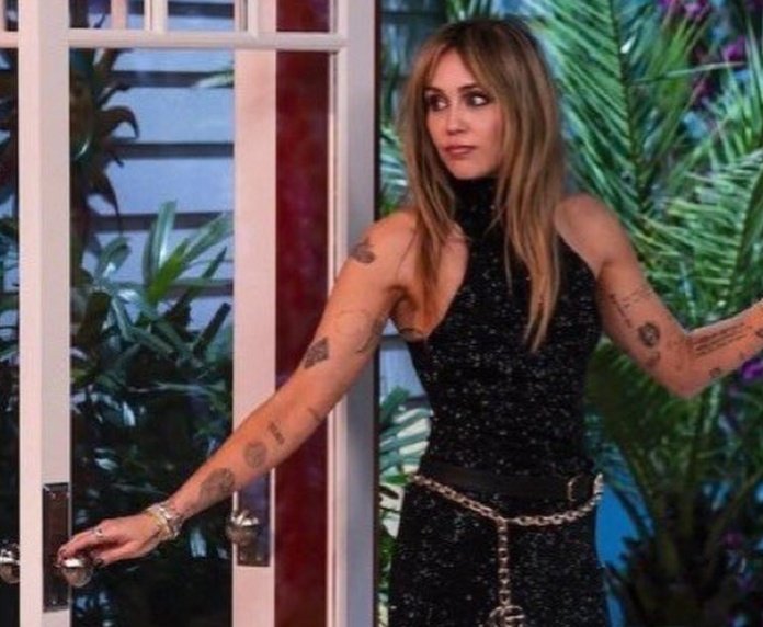 Miley Official tweet media