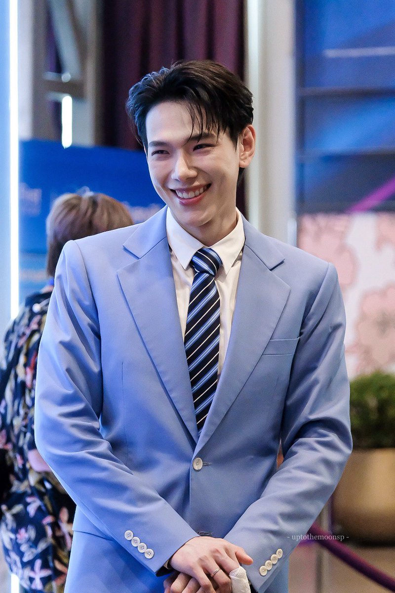 uptothemoon tweet media