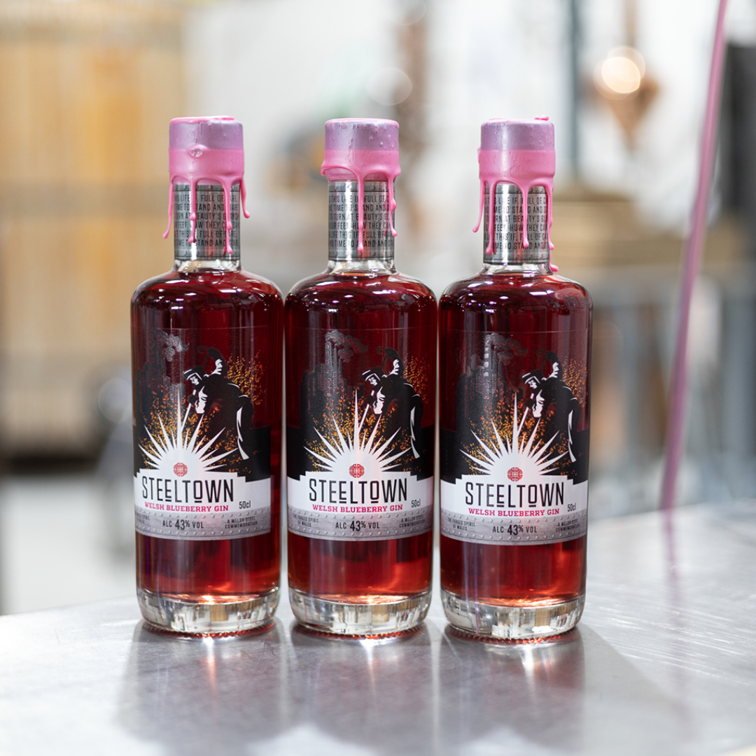 Spirit_of_Wales's tweet image. Bright, fruity and unmistakably Welsh.
Steeltown Blueberry Gin brings soft floral sweetness and vibrant colour to every glass.
Perfect with tonic or in spring cocktails.
Order yours today.
 👉 spiritofwales.com/product/steelt…
#WelshGin #GinLovers #SpiritOfWales